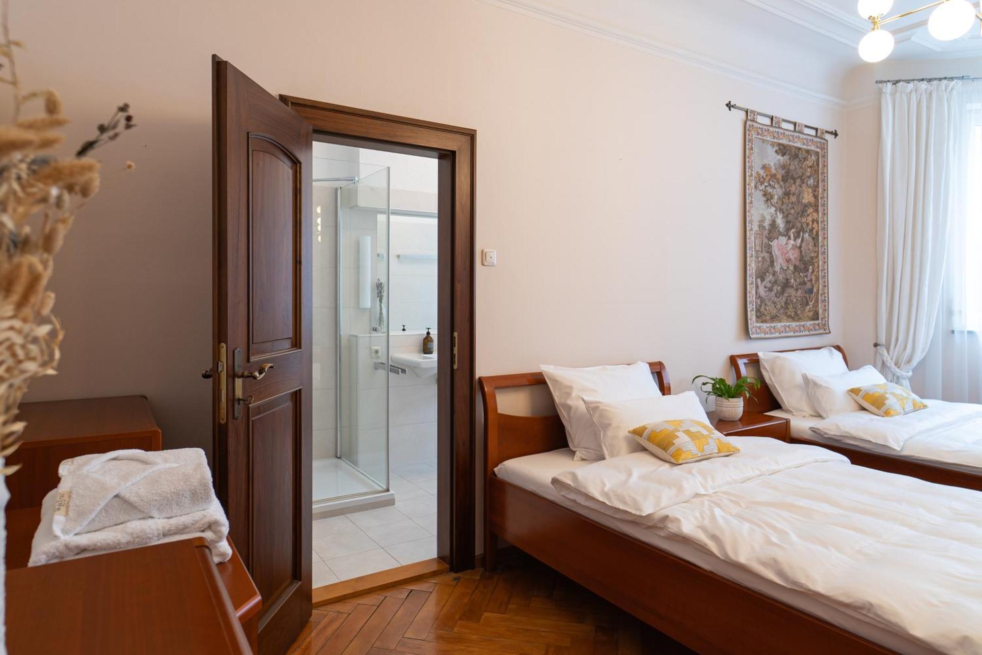Neu - 4 Zimmer, 4 Betten, 5 Min Zum Hbf, Terrasse, 160Qm Augsburgo Exterior foto