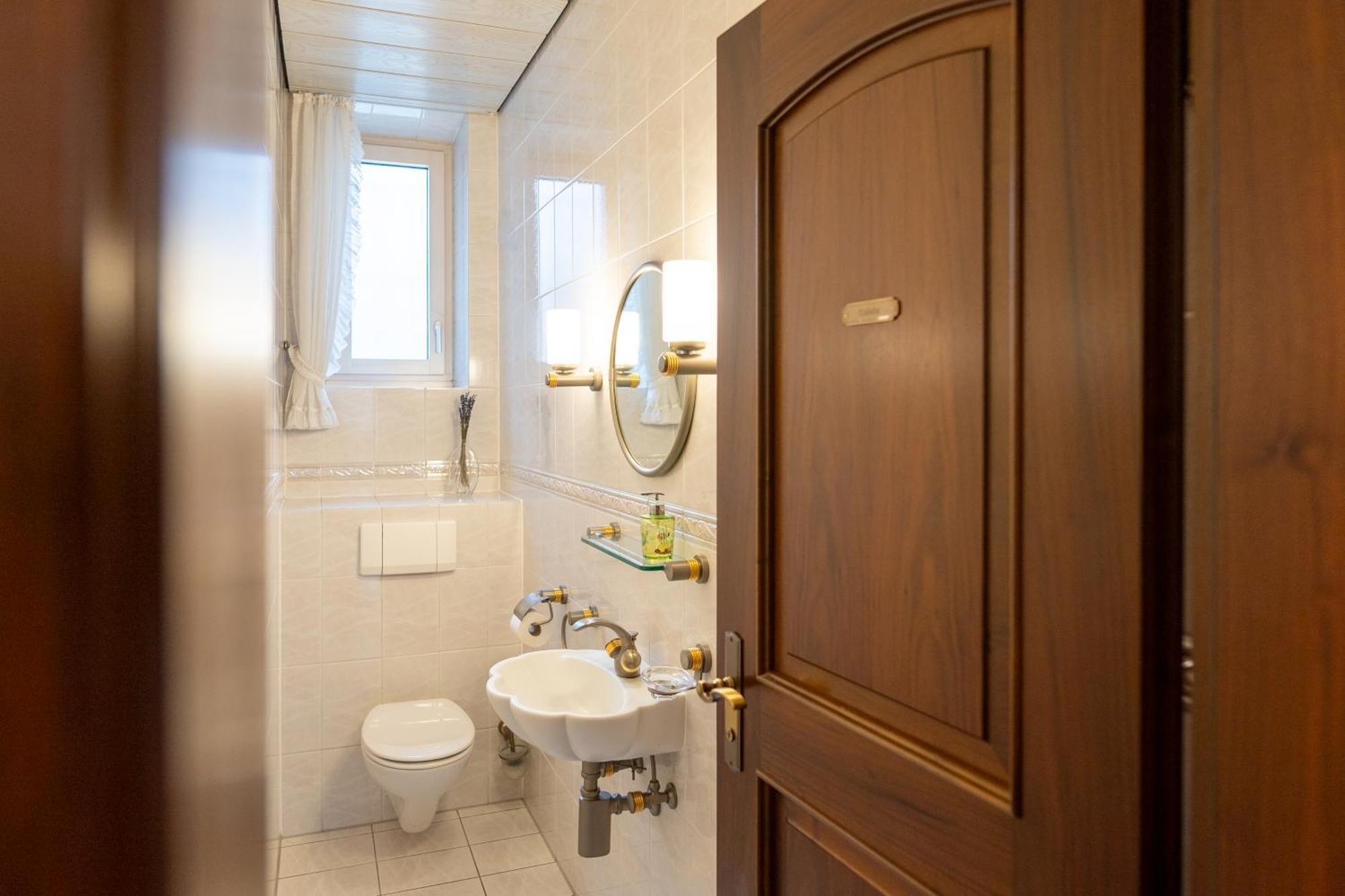 Neu - 4 Zimmer, 4 Betten, 5 Min Zum Hbf, Terrasse, 160Qm Augsburgo Exterior foto